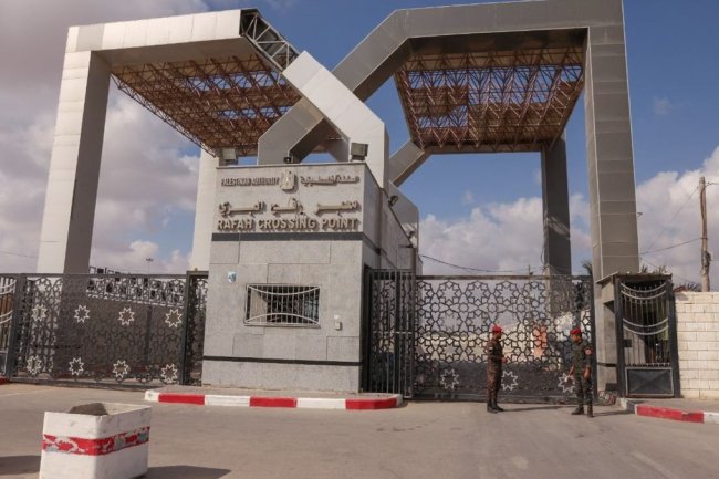 Israel bombs the Rafah crossing between Gaza and Egypt