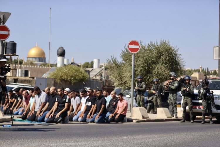 The Israeli occupation prevents Palestinians from performing Friday prayers in Al-Aqsa Mosque