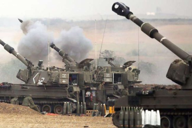 Israeli artillery shelling on the Al-Zaytoun and Shujaiya neighborhoods in Gaza