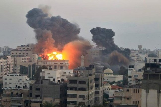After Qatari, Egyptian and American mediation...a hostage exchange and truce deal between the Palestinian resistance and Israel