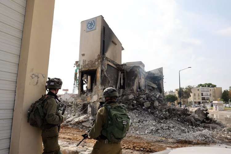 Destruction of a building in which Israeli soldiers were holed up, resulting in deaths and injuries