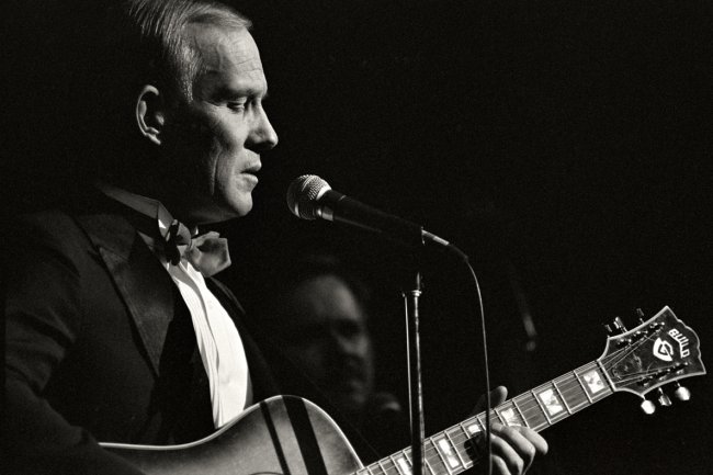 Tom Smothers, Legendary Half of the Smothers Brothers, Passes Away at 86