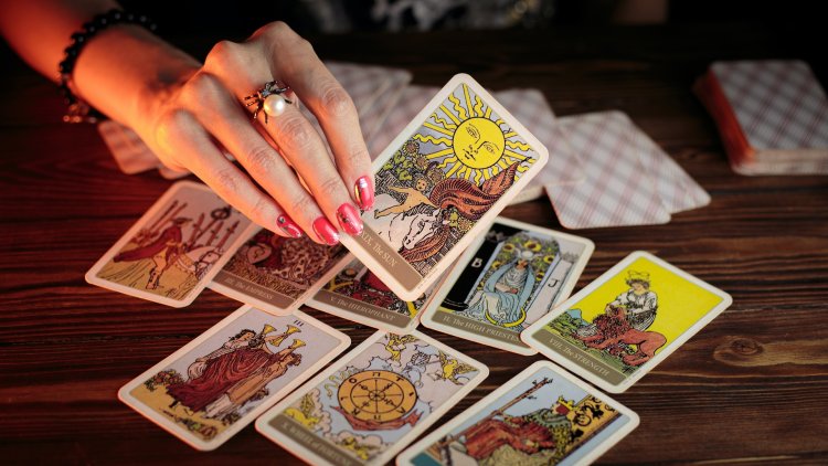 How to read tarot cards