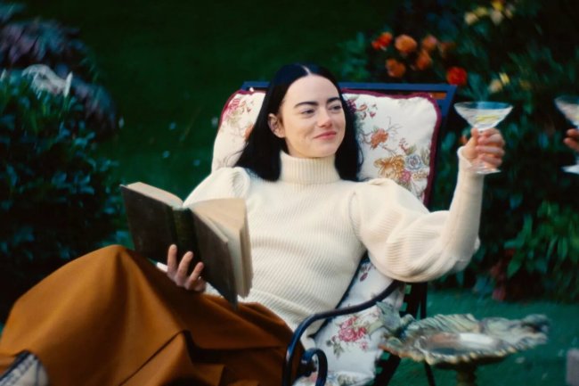 Emma Stone's Golden Globes Triumph: A Dedication to Love and Artistry