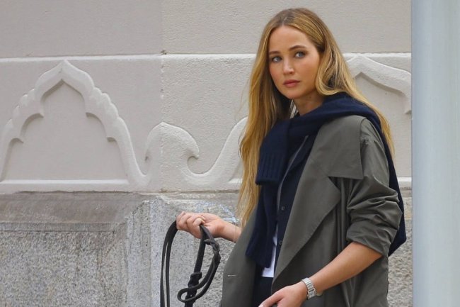 Jennifer Lawrence Channels '90s Gwyneth Paltrow Style with a Modern Twist