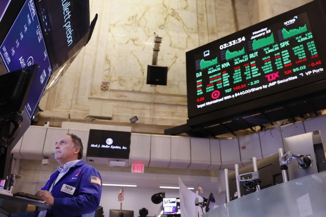 Dow Surpasses 38000 in Historic Market High: Stock Market News, Jan. 22, 2024