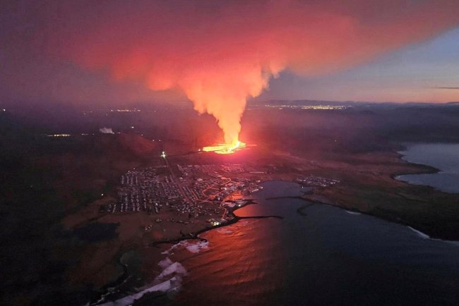 Iceland Faces State of Emergency as Volcanic Eruption Threatens Infrastructure