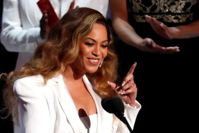 Beyoncé Shatters Barriers: First Black Woman to Top Country Chart with 'Texas Hold ‘Em