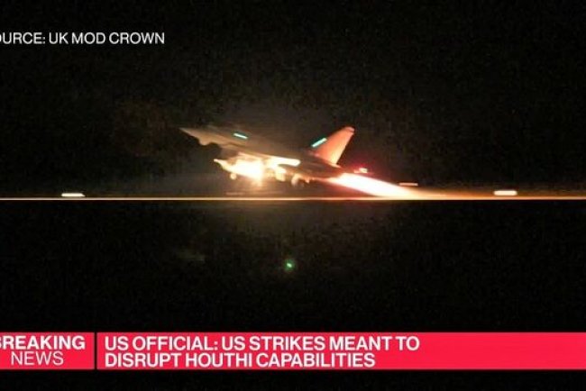 US and UK Launch Targeted Strikes on Houthi Sites in the Red Sea