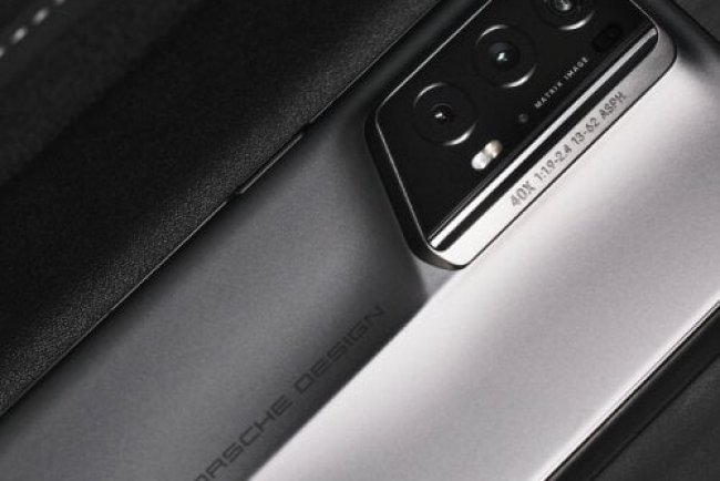 Porsche Design  HONOR Magic V2 at MWC 2024