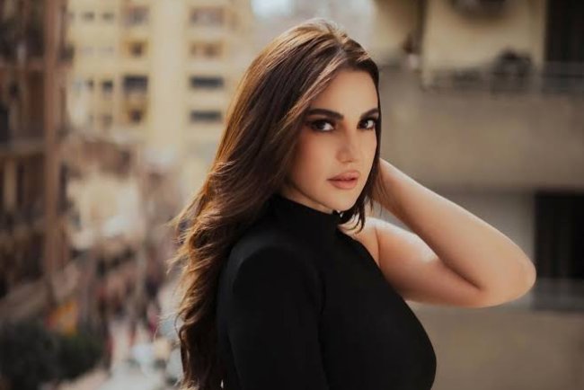 درة زروق: مشوار فنّي يسطع في سماء الإبداع والتألق